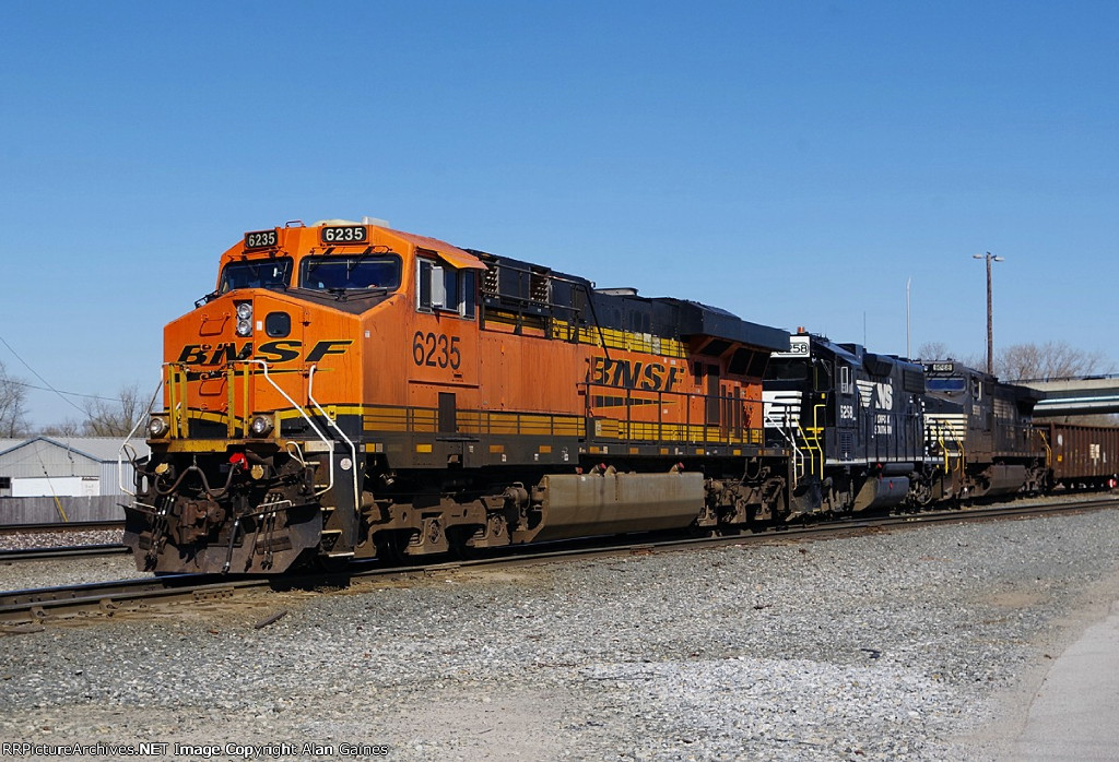 BNSF 6235